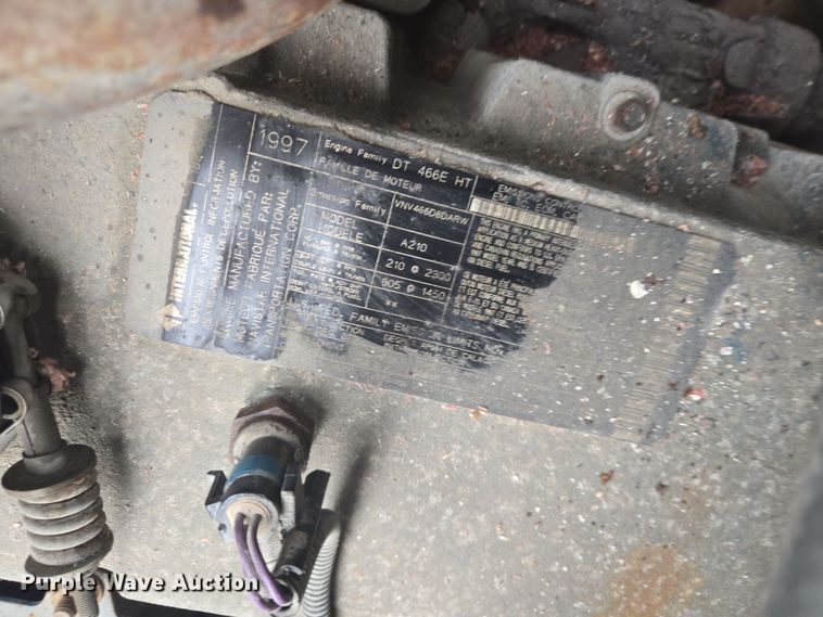 image for item DX1568 1998 International 4900 fertilizer delivery truck