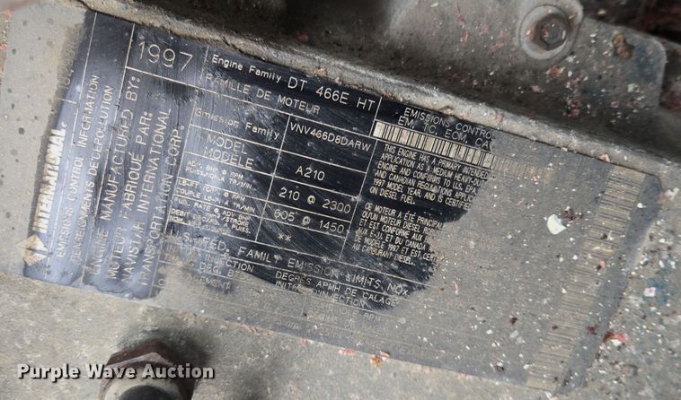 image for item DX1568 1998 International 4900 fertilizer delivery truck