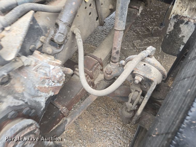 image for item DX1568 1998 International 4900 fertilizer delivery truck