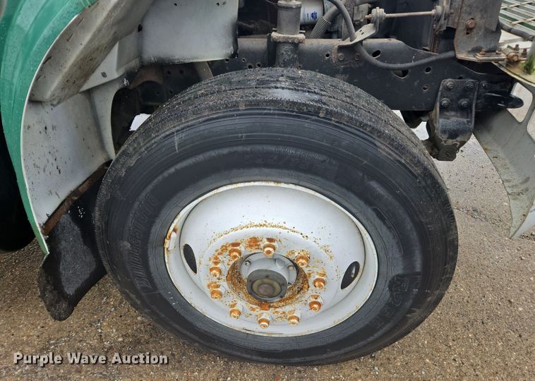 image for item DX1568 1998 International 4900 fertilizer delivery truck