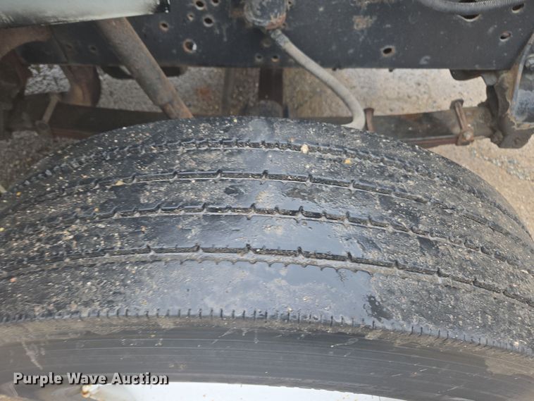 image for item DX1568 1998 International 4900 fertilizer delivery truck