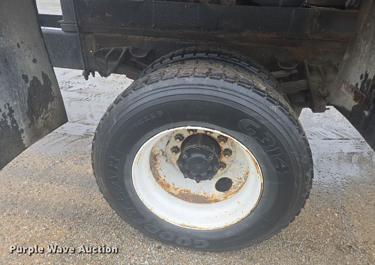 image for item DX1568 1998 International 4900 fertilizer delivery truck