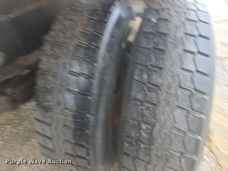 image for item DX1568 1998 International 4900 fertilizer delivery truck