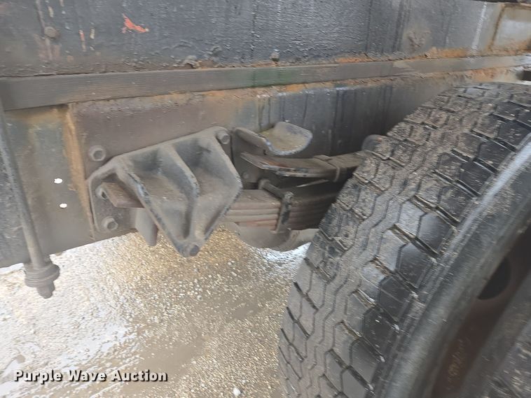 image for item DX1568 1998 International 4900 fertilizer delivery truck