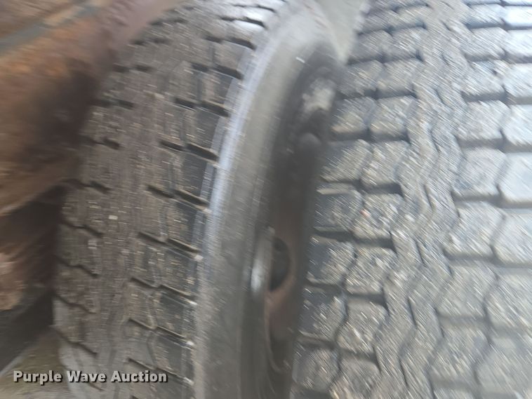 image for item DX1568 1998 International 4900 fertilizer delivery truck