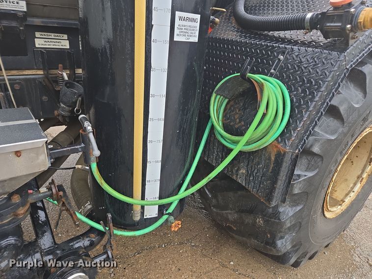 image for item DX1570 1995 International 2554 applicator truck