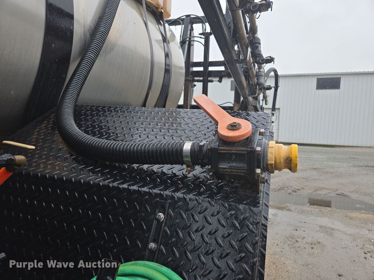 image for item DX1570 1995 International 2554 applicator truck