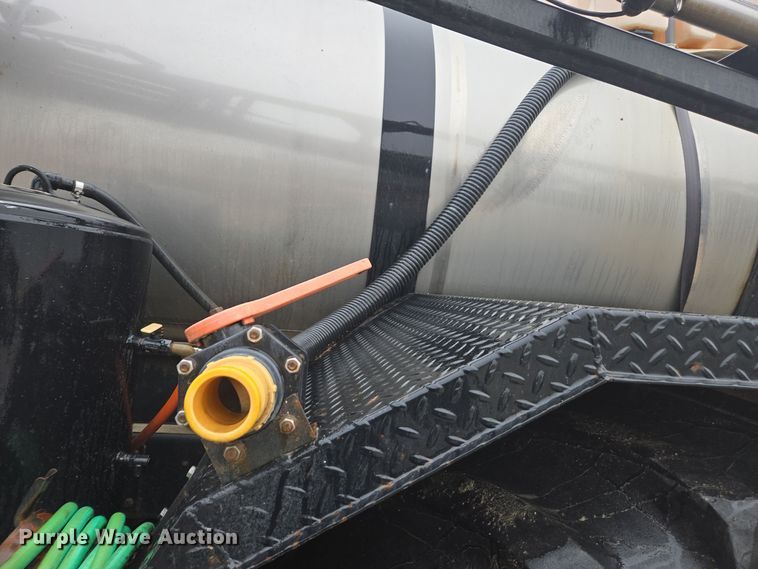 image for item DX1570 1995 International 2554 applicator truck