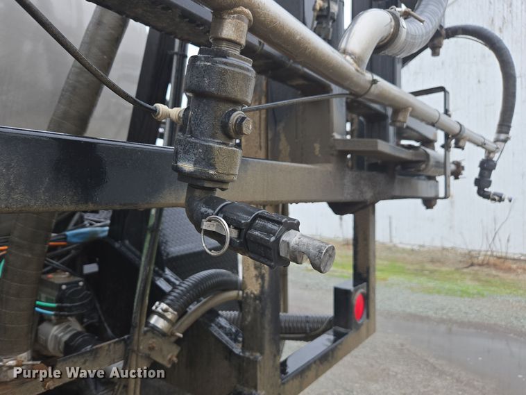 image for item DX1570 1995 International 2554 applicator truck