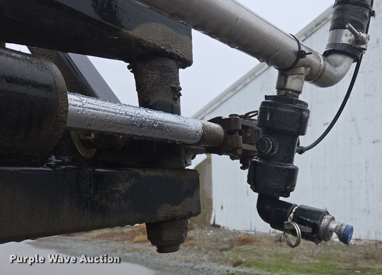 image for item DX1570 1995 International 2554 applicator truck