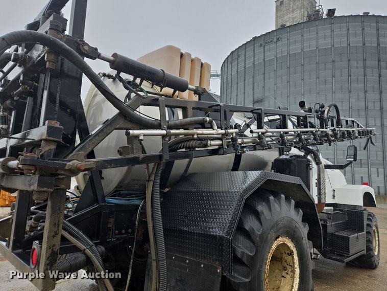 image for item DX1570 1995 International 2554 applicator truck