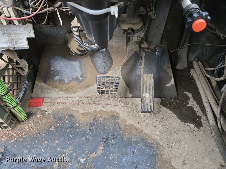 image for item DX1570 1995 International 2554 applicator truck