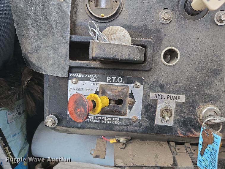 image for item DX1570 1995 International 2554 applicator truck