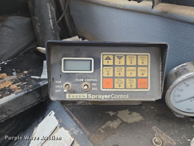 image for item DX1570 1995 International 2554 applicator truck