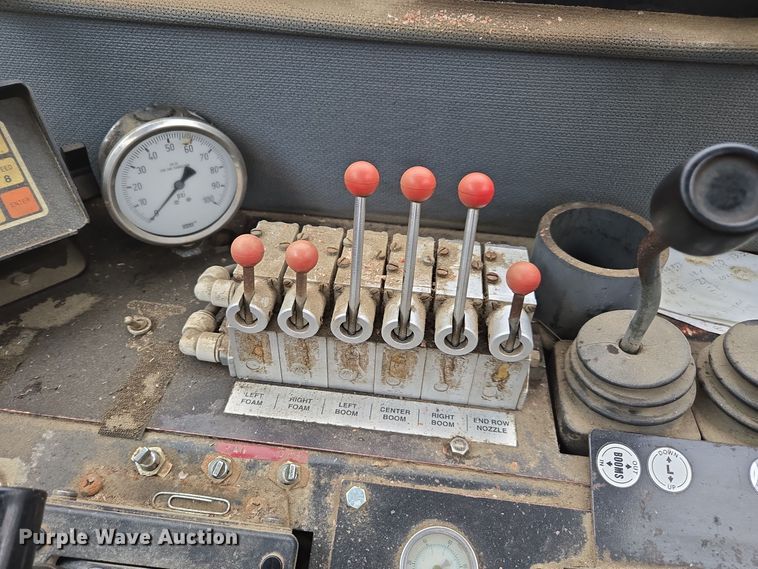 image for item DX1570 1995 International 2554 applicator truck