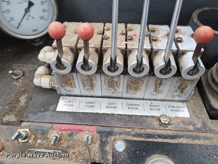 image for item DX1570 1995 International 2554 applicator truck