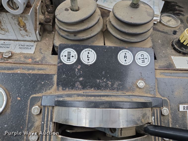 image for item DX1570 1995 International 2554 applicator truck