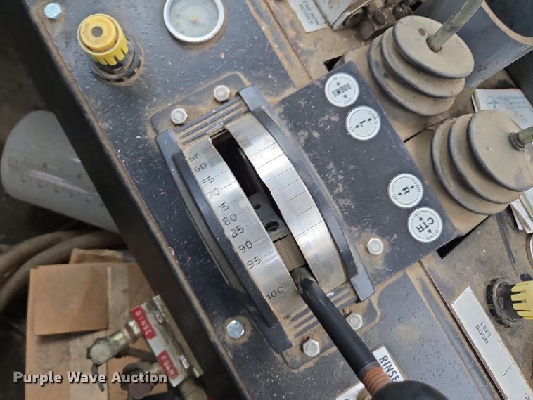 image for item DX1570 1995 International 2554 applicator truck