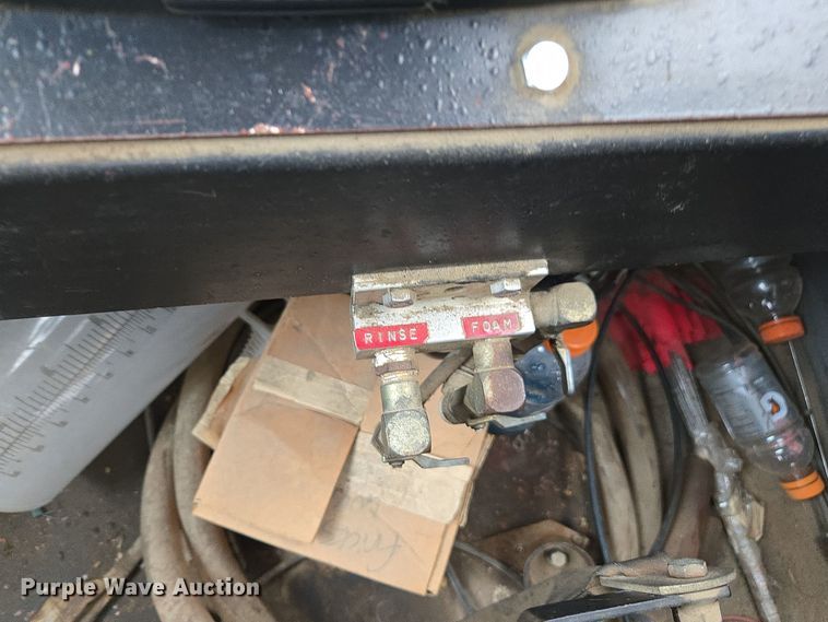 image for item DX1570 1995 International 2554 applicator truck