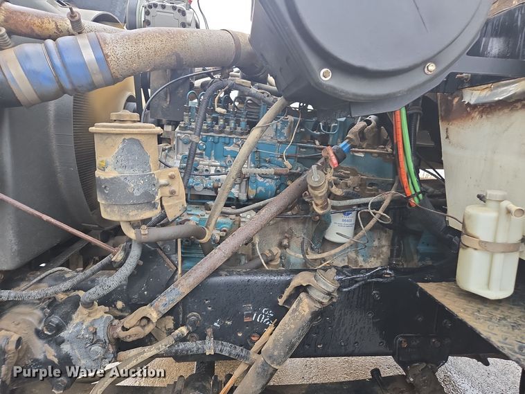 image for item DX1570 1995 International 2554 applicator truck