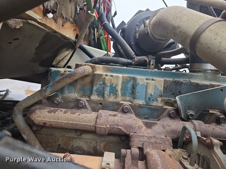 image for item DX1570 1995 International 2554 applicator truck