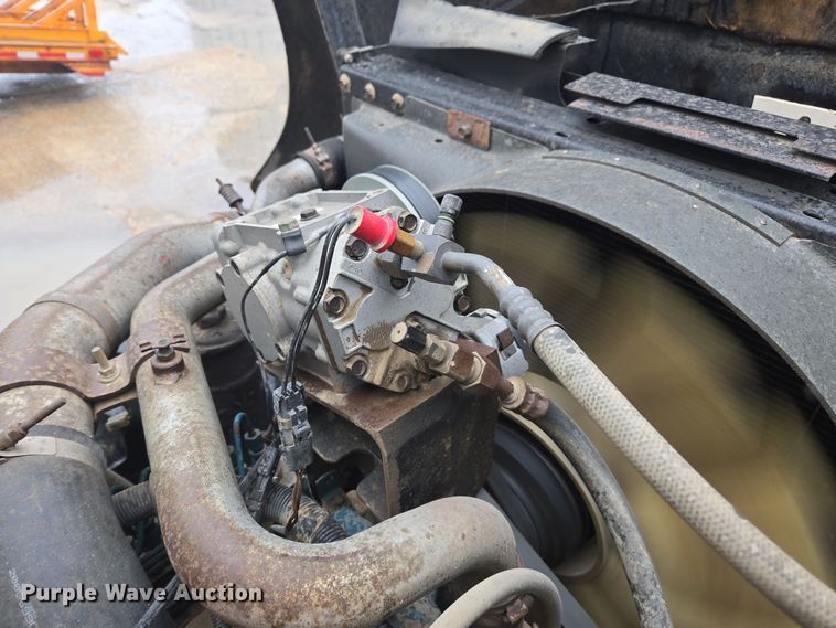 image for item DX1570 1995 International 2554 applicator truck