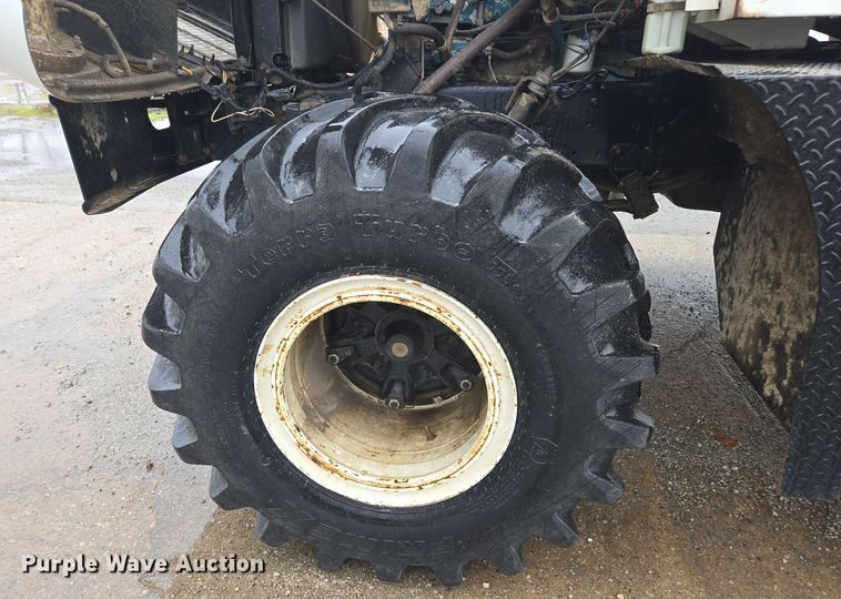 image for item DX1570 1995 International 2554 applicator truck