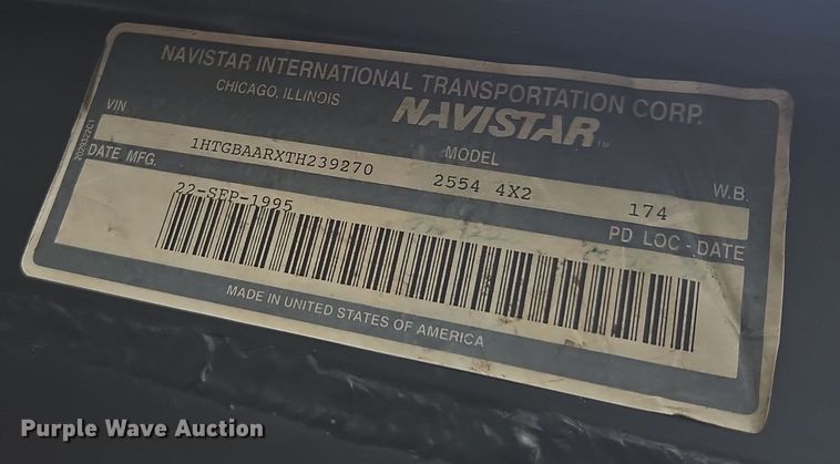 image for item DX1570 1995 International 2554 applicator truck