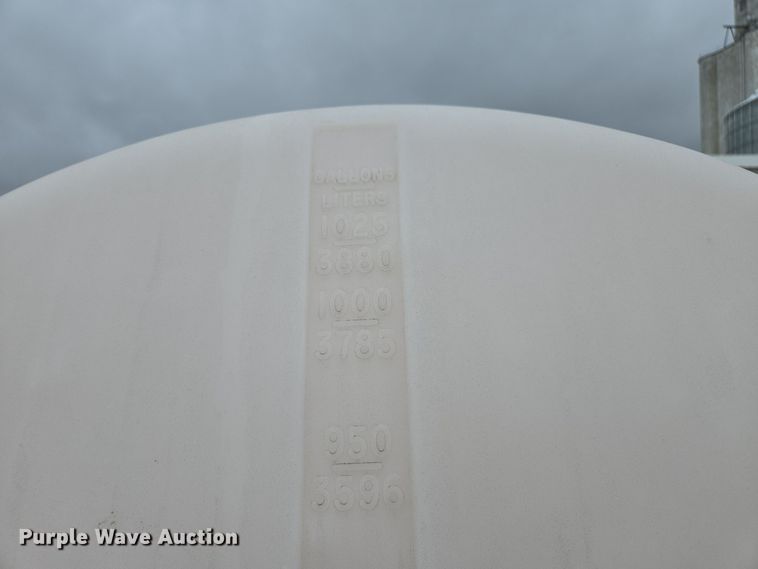 image for item DX1579 Tank trailer