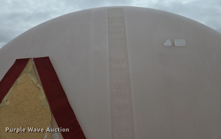 image for item DX1579 Tank trailer