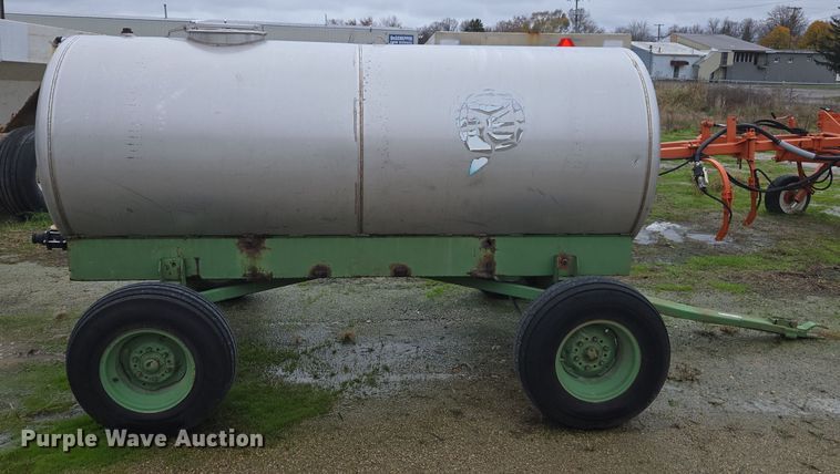 image for item DX1581 Tank trailer