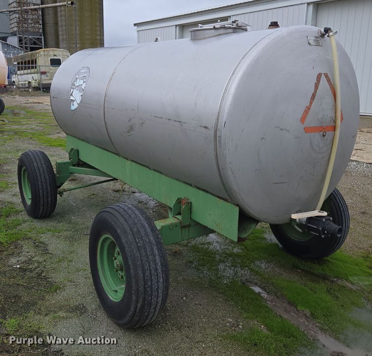 image for item DX1581 Tank trailer