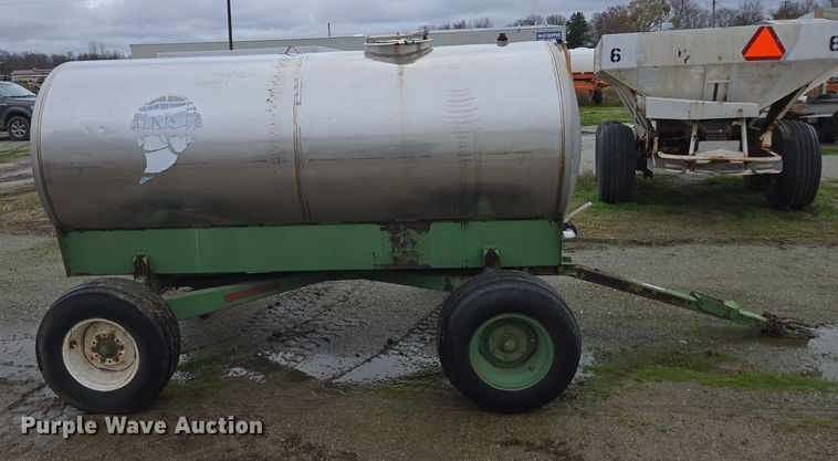 image for item DX1582 Tank trailer