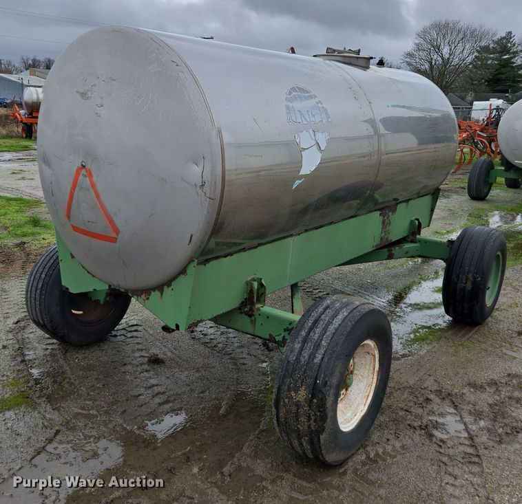 image for item DX1582 Tank trailer