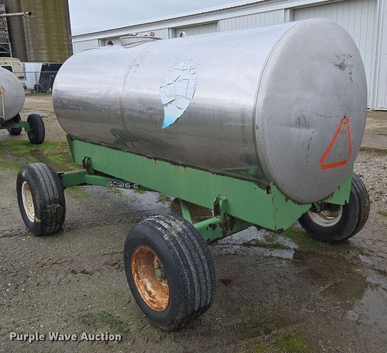 image for item DX1582 Tank trailer