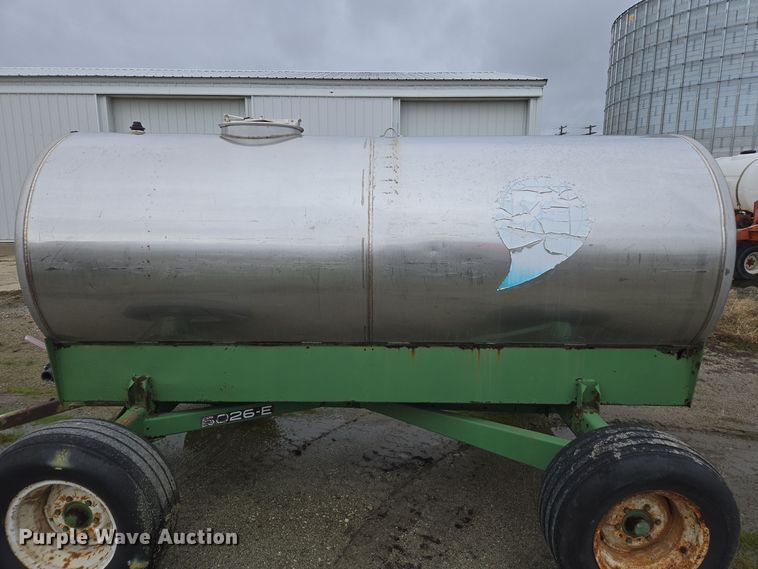 image for item DX1582 Tank trailer