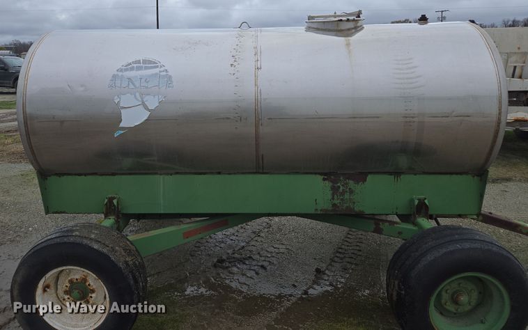 image for item DX1582 Tank trailer