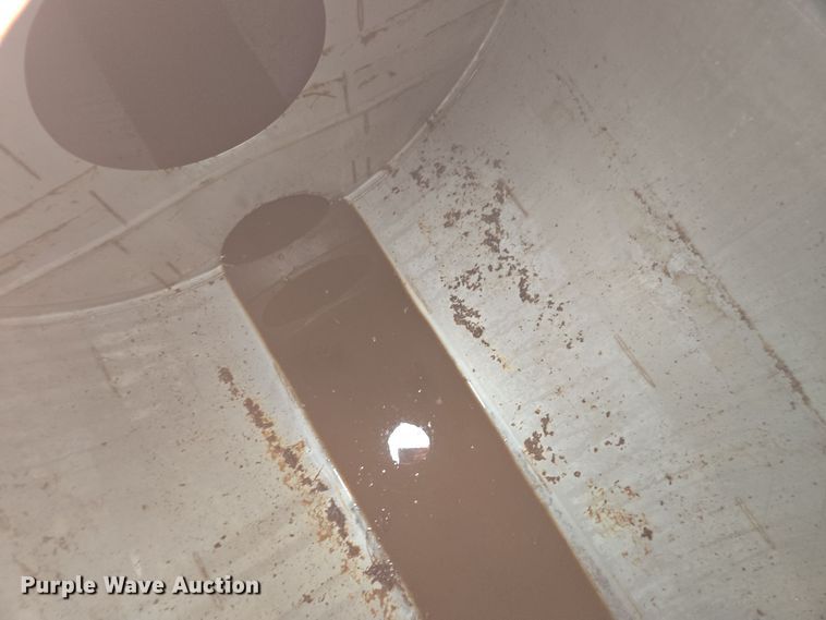 image for item DX1582 Tank trailer