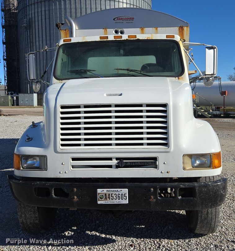 image for item DX1609 1999 International 8100 fertilizer delivery truck