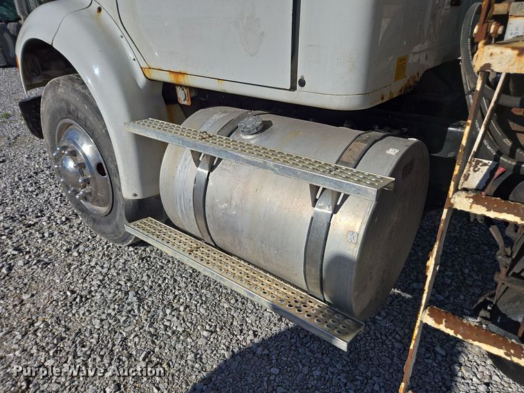 image for item DX1609 1999 International 8100 fertilizer delivery truck