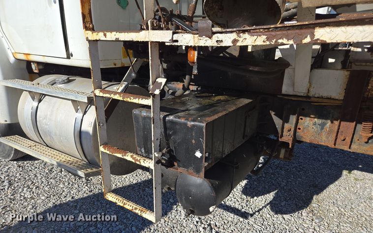 image for item DX1609 1999 International 8100 fertilizer delivery truck