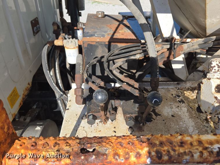 image for item DX1609 1999 International 8100 fertilizer delivery truck