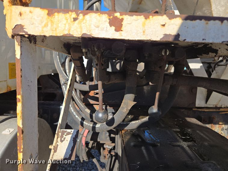 image for item DX1609 1999 International 8100 fertilizer delivery truck