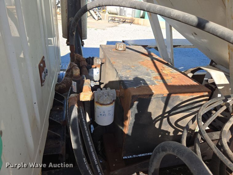 image for item DX1609 1999 International 8100 fertilizer delivery truck