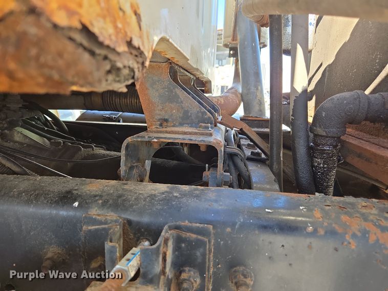 image for item DX1609 1999 International 8100 fertilizer delivery truck