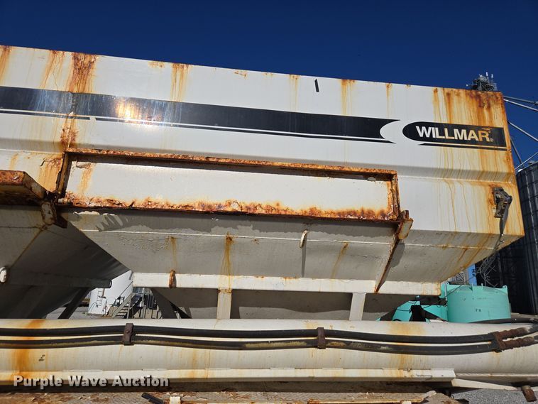 image for item DX1609 1999 International 8100 fertilizer delivery truck