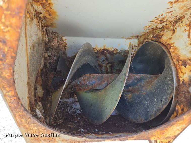 image for item DX1609 1999 International 8100 fertilizer delivery truck