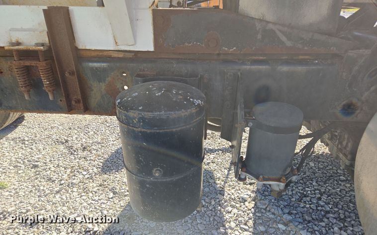 image for item DX1609 1999 International 8100 fertilizer delivery truck