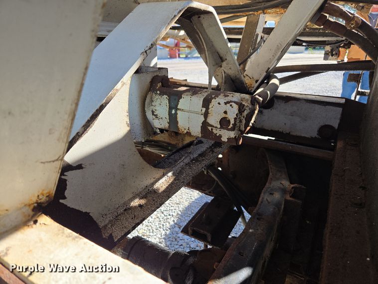 image for item DX1609 1999 International 8100 fertilizer delivery truck