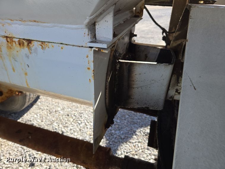 image for item DX1609 1999 International 8100 fertilizer delivery truck